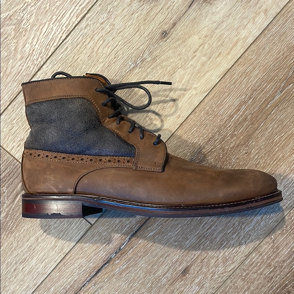 Johnston & Murphy boots with sheepskin. Like new.